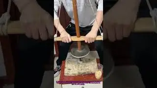 Primitive Technology: Making Fire by Rubbing Wood (Bow Drill Method）