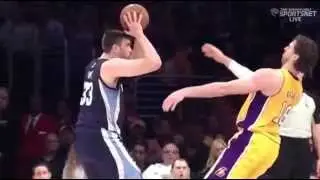 Marc Gasol elbows his brother Pau Gasol and gets technical foul. 4/5/13