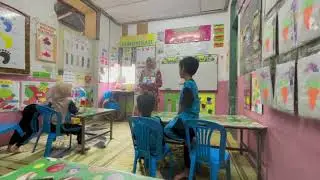 Membaling gelung ke dalam kon mengikut warna