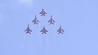 Russia displays various aircraft for air force anniversary