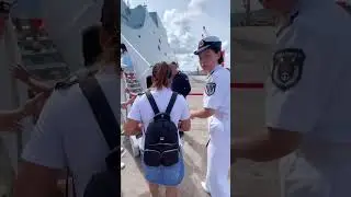 China Qi Lianshan amphibious landing ship in Sihanouk Ville of Cambodia 非常荣幸登上位于柬埔寨西哈努克城的中国祁连山两栖登陆舰