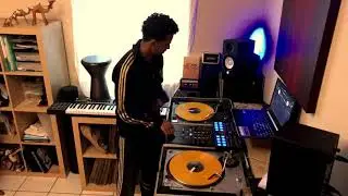 DJ Y-NESS [The Funky Scratch Challenge] | Funky Feet Academy