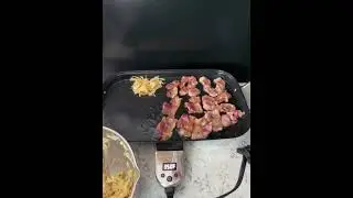 Un rico 😋 desayuno 🥔🍳🥓🫓 en Nuestra plancha electrica 🔌