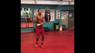 Anthony Joshua with some slick Jump Rope skills at 6 ft 6