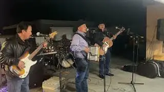 El patas chuecas “Grupo el Barzón con Tololoche” Contrataciones: 209-410-1691