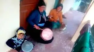 Claps for 5 minutes