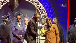 Akufo-Addo's Daughter presents #25thtgma AOTY Award to Stonebwoy, King Promise Leaves Auditorium 🥱