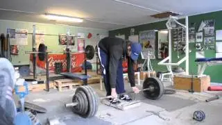 KHL-star Oskar Osala Deficitdeadlift from 3 inch box. 2x200 kilo+ 25 kilo band