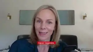 Laura Ballar&iacute;n intercambia opiniones con Anu Bradforf profesora de derecho internacional en Columbia