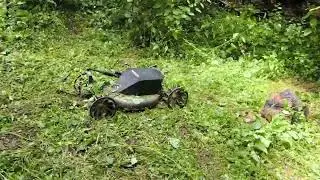 Grator Lowrider remote control mower (time lapse)