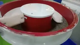 Vibratory finishing machine