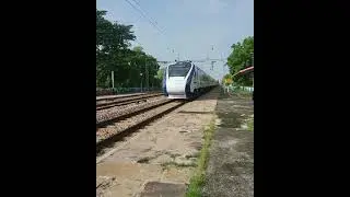 WCR l Vande Bharat Train in Kota-Nagda Section during Speed Trial.