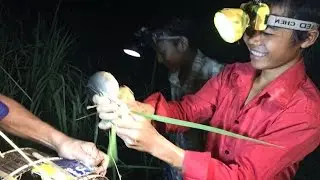 how to catch fish by hand in Cambodia  - Cambodian Traditional Fishing (part 2)