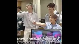 Seventeen being synchronized without even trying😳❤️ (kings of synchronization😎) #seventeen #svt