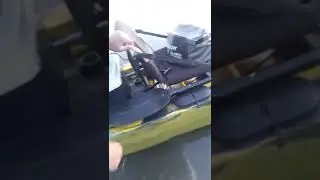 CAIAQUE DOURADO COM MOTOR 8HP