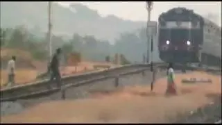 Matsyagandha Express (12620) crawls into Murdeshwar
