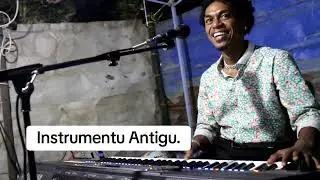 Instrumentu Antigu. Keiborista Juvi.