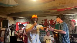 SKIWHIFF yn cyflwyno: Pys Melyn yn Llydaw