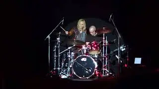 Melissa Etheridge & Brian Delaney play Drums - Like the Way I Do