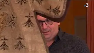 Un tabard, relique exceptionnelle du Moyen-Âge, retrouvé et dévoilé à Carhaix