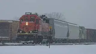 BNSF 2925 car mover working in the snow! So pretty 1/21/26