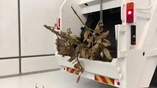 RC Garbage Truck packing yard waste #1