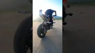 Burnout 🔥 ➡️ Stoppie💥🔥 | Duke 250 Stunts 😎💯 #teamhb #shorts #shortvideo