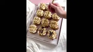 Olbaa White 12 Hole Cupcake Box and Cupcake Piping