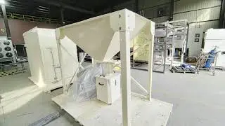 Vertical cartridge dust collector