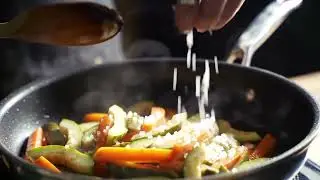 Cooking 🍳 time sprinkle salt
