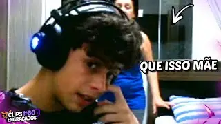 TOMANDO BRONCA DA MÃE NO MEIO DA LIVE - CLIPS ENGRAÇADOS