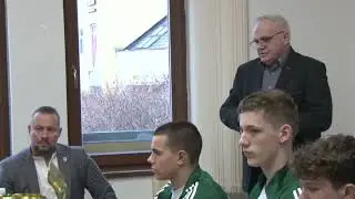 PRIM&Aacute;TOR OCENIL &Uacute;SPECHY VZPIERAČOV