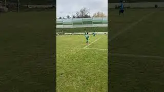7 j&auml;hriger Fussball Talent piqu&eacute;-Noir super Vorlage