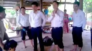Giving flood victims foods and clean water