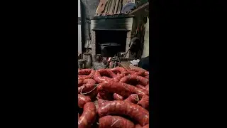 Linchimu i satizzi e facimu i zziringuli - Riempiamo le salciccie e facciamo i zziringuli