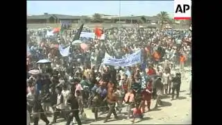 WRAP Shiite and Sunnis protest against government