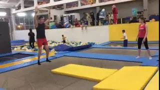 Учусь делать сальто ) FlyPark