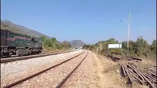 ZCU-20-6405 40DN Jaffar Express arr Crossing Tarki R ailway station