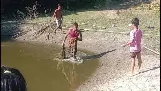 ন খাৱ বাবে মাছ ধৰি থাকোঁতে।