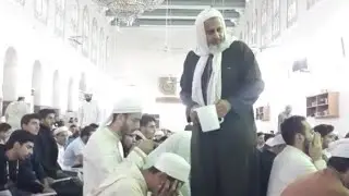 الشيخ عدنان البيش يسقي الماء لجميع الحاضرين في #مجلس #الصلاة_على_النبي ﷺ بتاريخ 31-10-2025