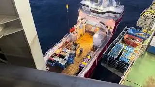 crane lift 25 knots wind