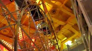 video - 20100329 - 001 - Toys R Us Times Square ferris wheel - Chris and Audrey.AVI