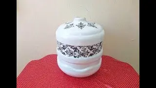 Porta pão com garrafão de água