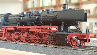 Arbeitsvideo einer M&auml;rklin 37836 DB 050 045-4 mit Kabinentender in Reparatur