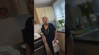 Стандартная воскресная утренняя агрессия в этом доме 😂😂 #смешно #бабулярозыск #бабуля #grimegrand...