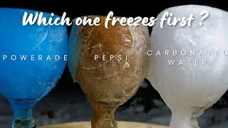 Замороженные напитки Powerade, Pepsi и газированная вода.