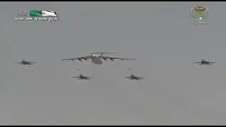 صقور القوات الجوية الجزائرية في استعراض باهر بالقاعدة الجوية بعين وسارة