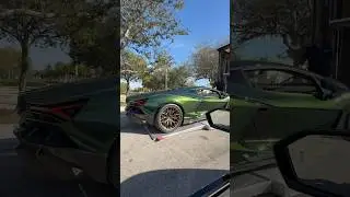 Доставка нового Lamborghini Revuelto