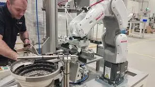 Automatic Screw Insertion Cell with Bowl Feeder - RNA Automation Ltd