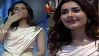 Rashi Khanna Entry At #WFL Grand Release Event | Vijay Devarakonda, Rashi, Catherine | Vanitha TV